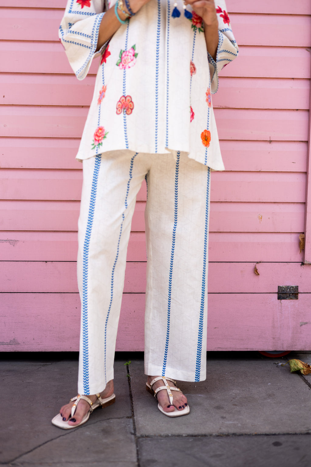 Cream Meadow Bloom Set – Elegant Floral Detailing in a Subtle Pastel Hue