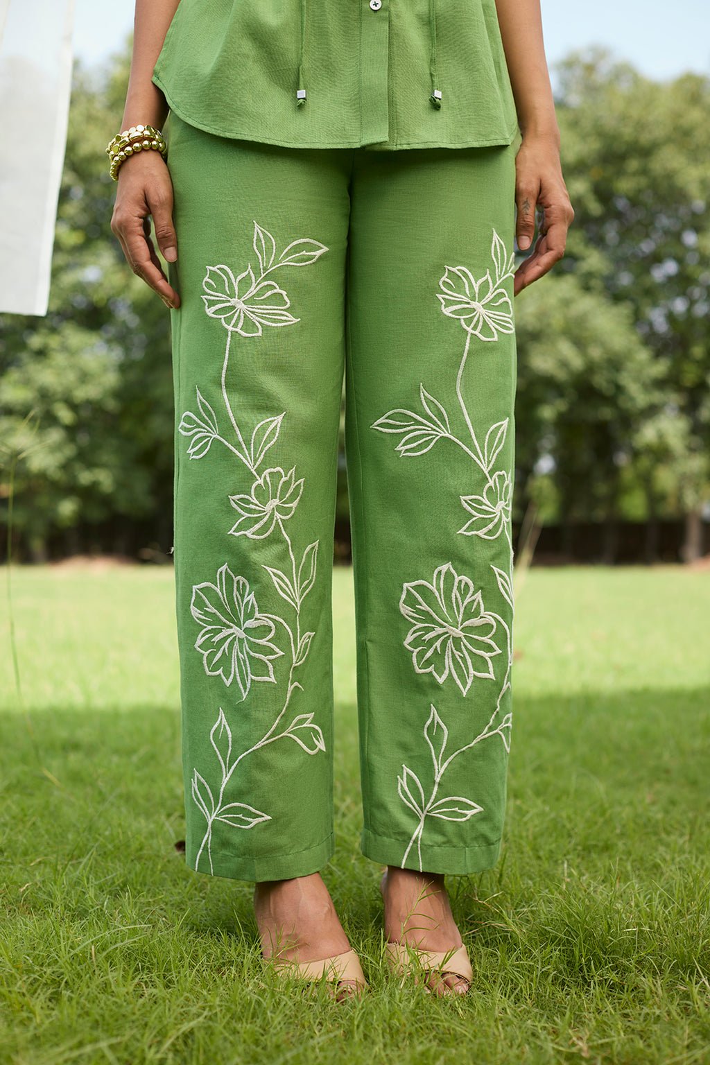 Green Linen Embroidered Set – Delicate Floral Detailing with a Graceful Finish