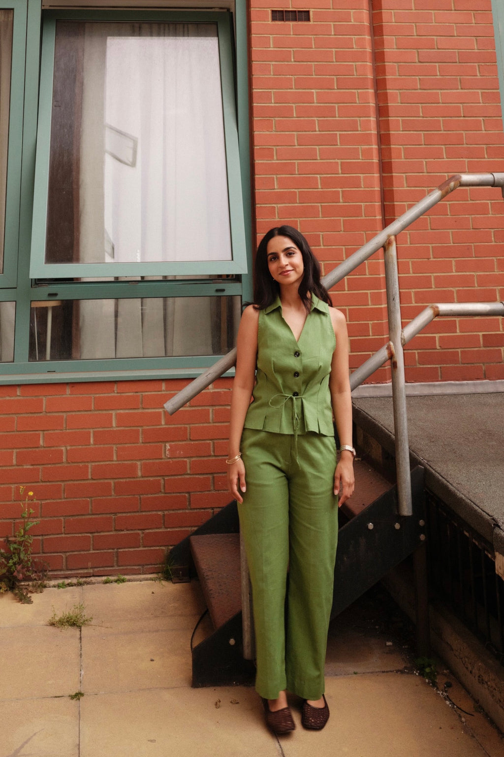 Green Linen Waistcoat Set – Smart Layered Look with Contemporary Elegance