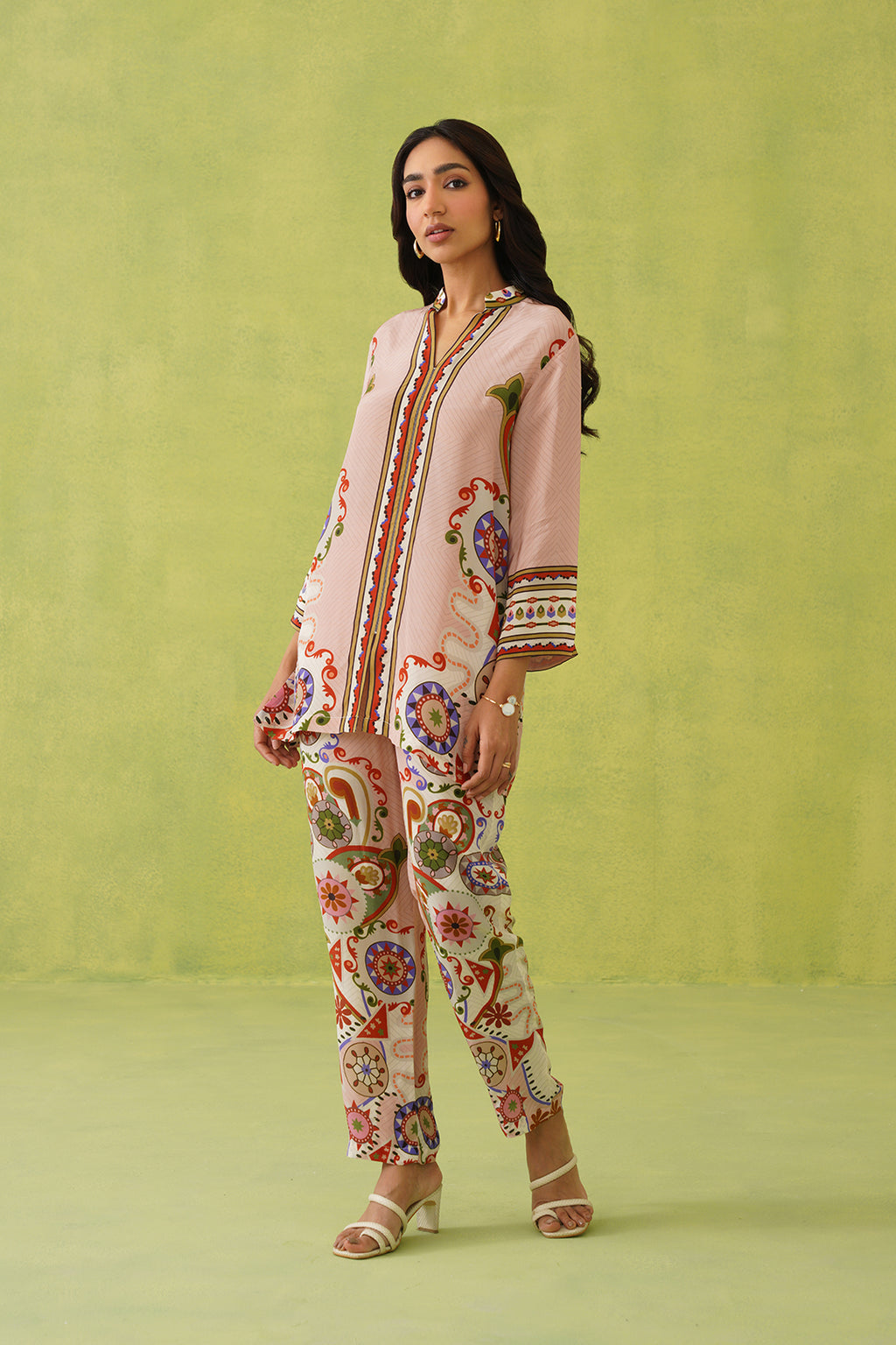 Noor Abstract Print Set – Contemporary Style with Artistic Detailing