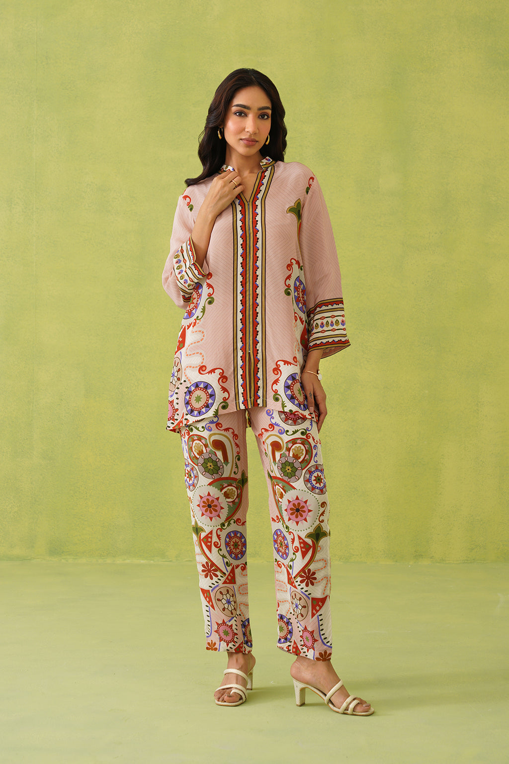 Noor Abstract Print Set – Contemporary Style with Artistic Detailing
