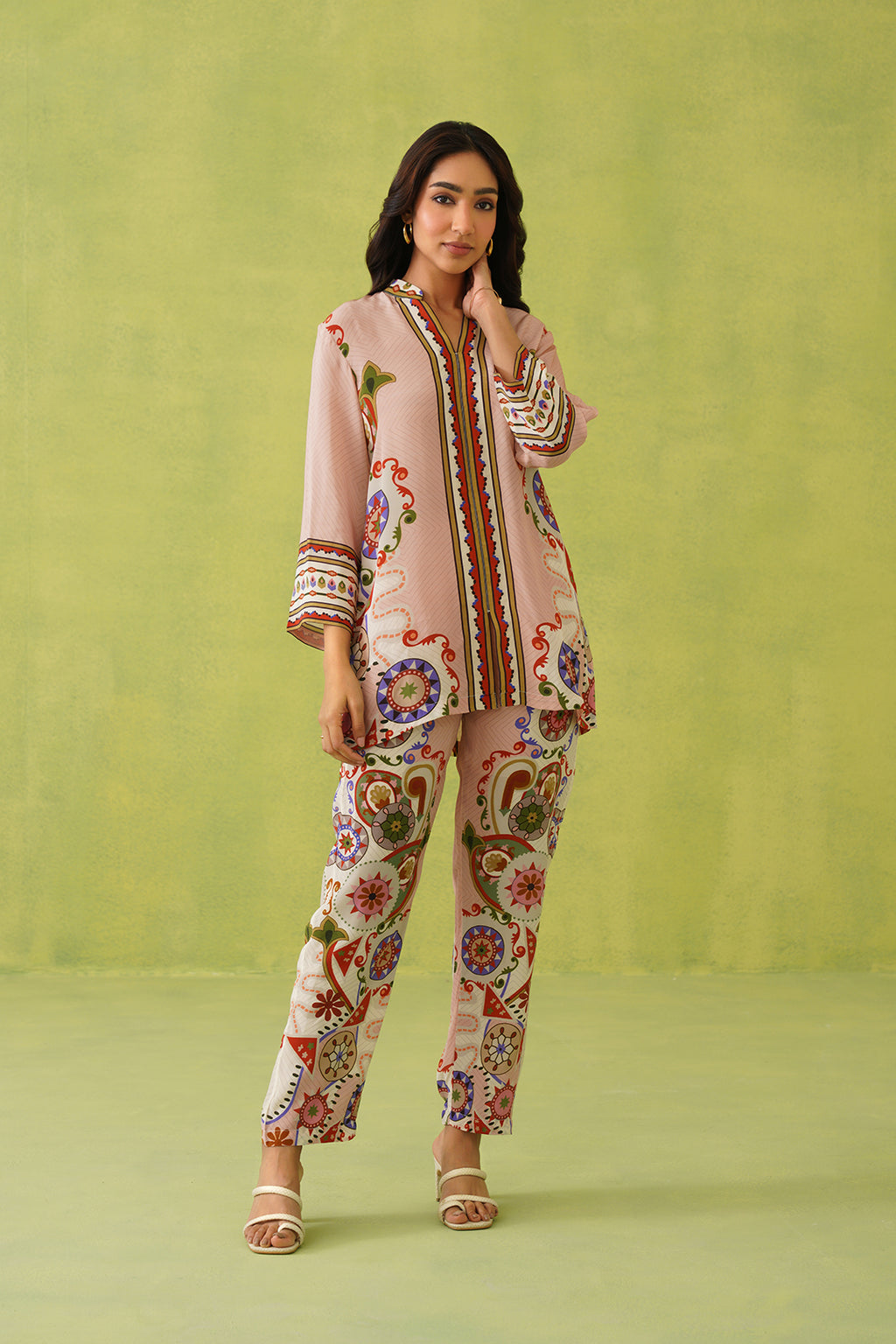 Noor Abstract Print Set – Contemporary Style with Artistic Detailing