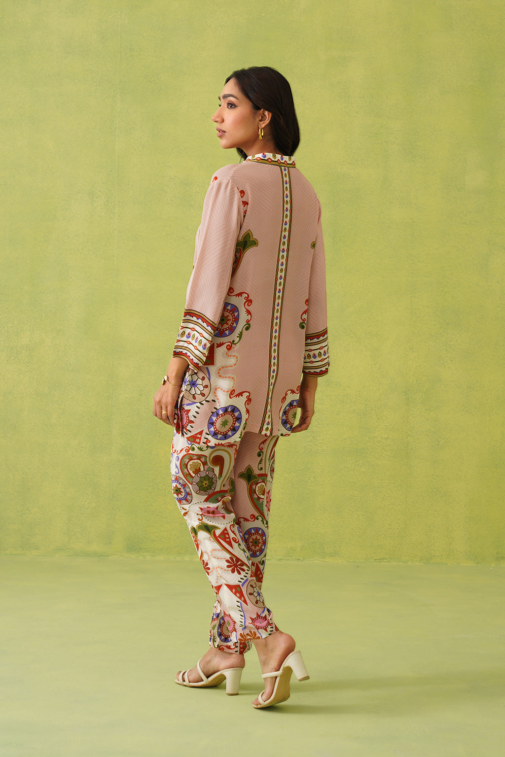 Noor Abstract Print Set – Contemporary Style with Artistic Detailing