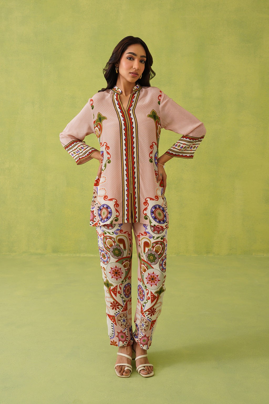 Noor Abstract Print Set – Contemporary Style with Artistic Detailing