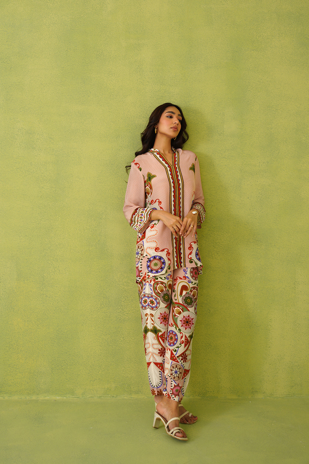 Noor Abstract Print Set – Contemporary Style with Artistic Detailing