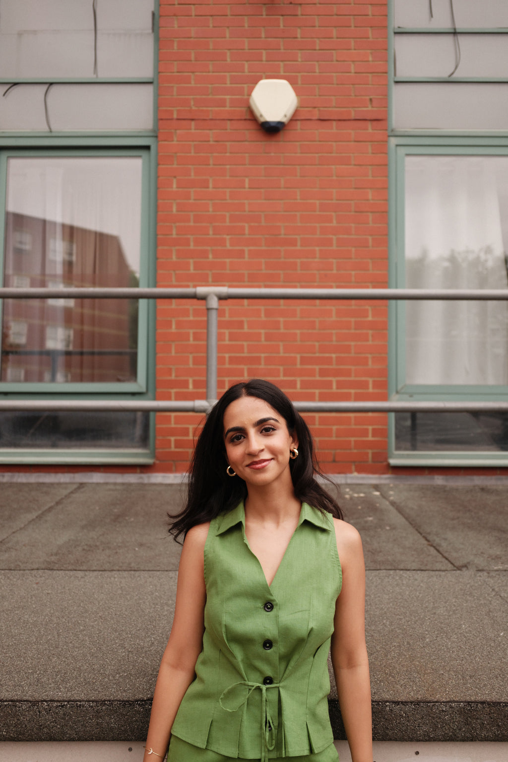 Green Linen Waistcoat Set – Smart Layered Look with Contemporary Elegance