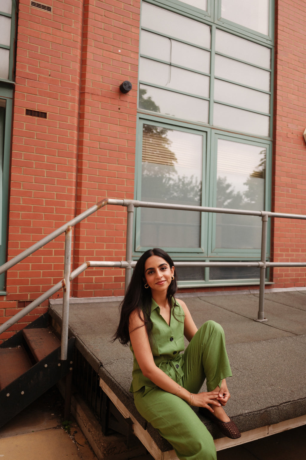 Green Linen Waistcoat Set – Smart Layered Look with Contemporary Elegance