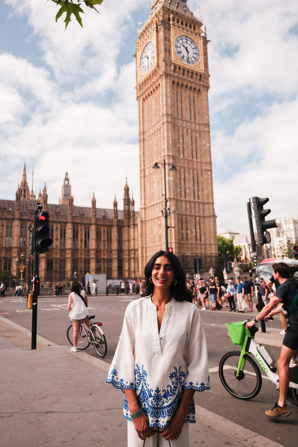 Azure White Broderie Set – Elegant Detailing in a Timeless Chic Style