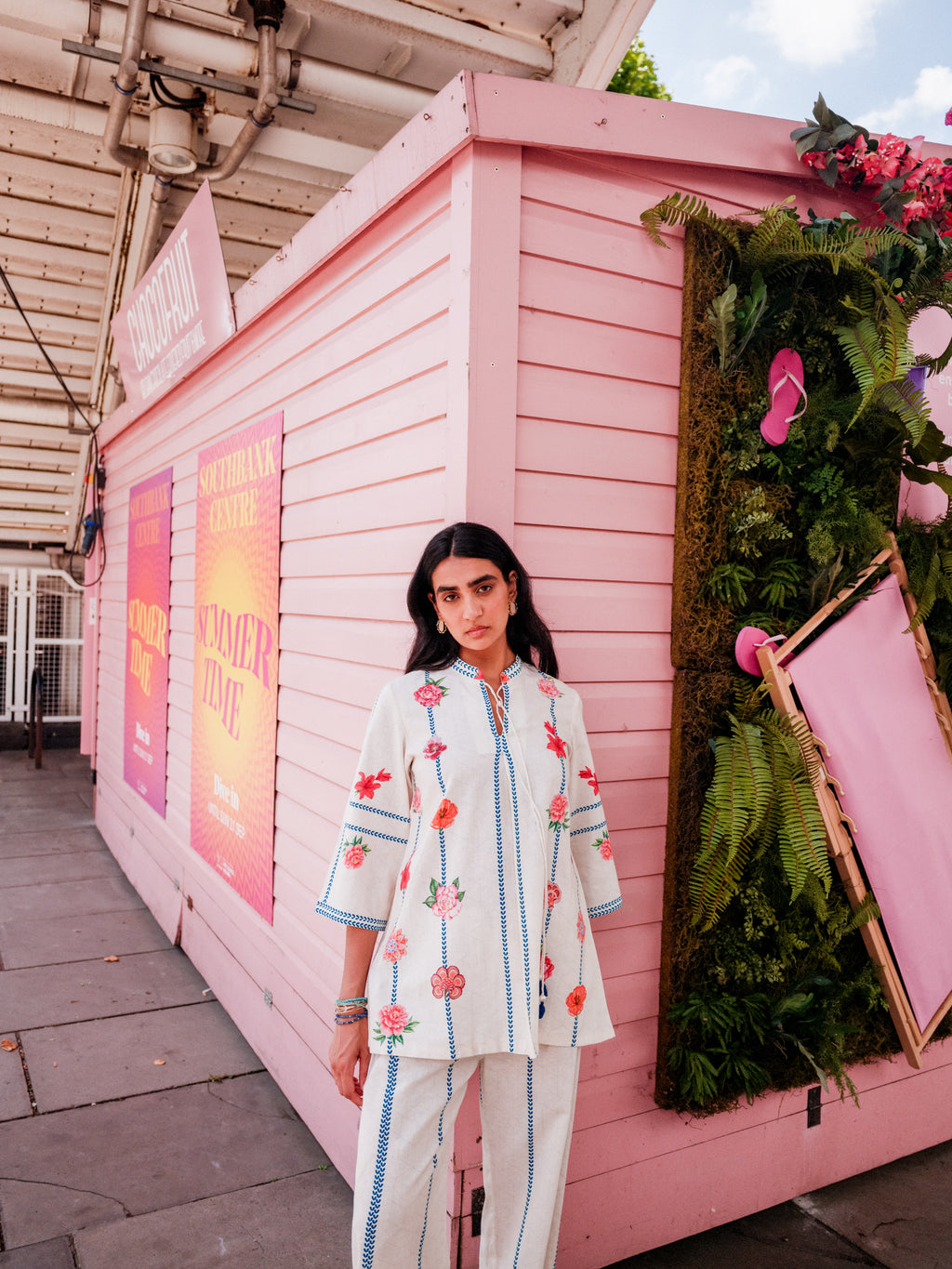 Cream Meadow Bloom Set – Elegant Floral Detailing in a Subtle Pastel Hue