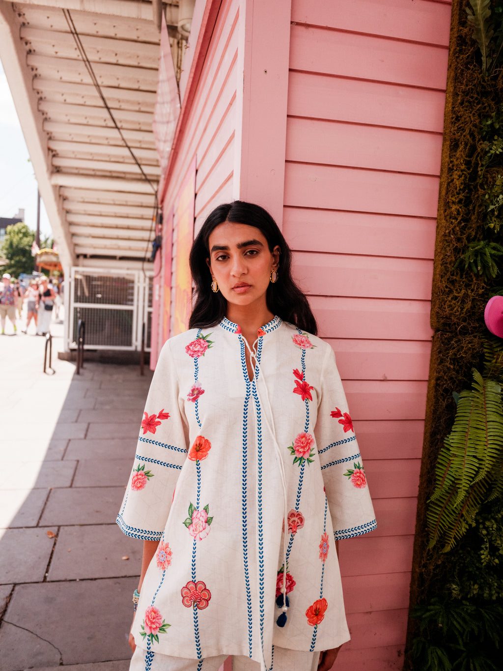 Cream Meadow Bloom Set – Elegant Floral Detailing in a Subtle Pastel Hue